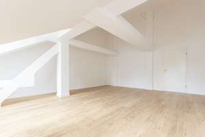 Großzügige Dachgeschosswohnung in Bestlage | Loggia | Separate Küche | Tageslichtbad mit Wanne – Löhrstraße 15, 4105 Zentrum-Nord, Leipzig – Vorschaubild 3
