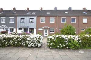 Solides Reihenmittelhaus
Ideal für Familie mit 4 Personen
auch für Home Office
+EBK +Garage +Gart – Die vollständige Adresse der Immobilie erhältst du vom Anbieter., 28277 Kattenesch, Bremen – Vorschaubild 2