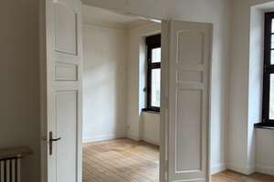 Romantische 3-Zimmer Altbauwohnung mit Blick auf die Düssel – Karolingerstr. 72, 40223 Bilk, Düsseldorf – Vorschaubild 1