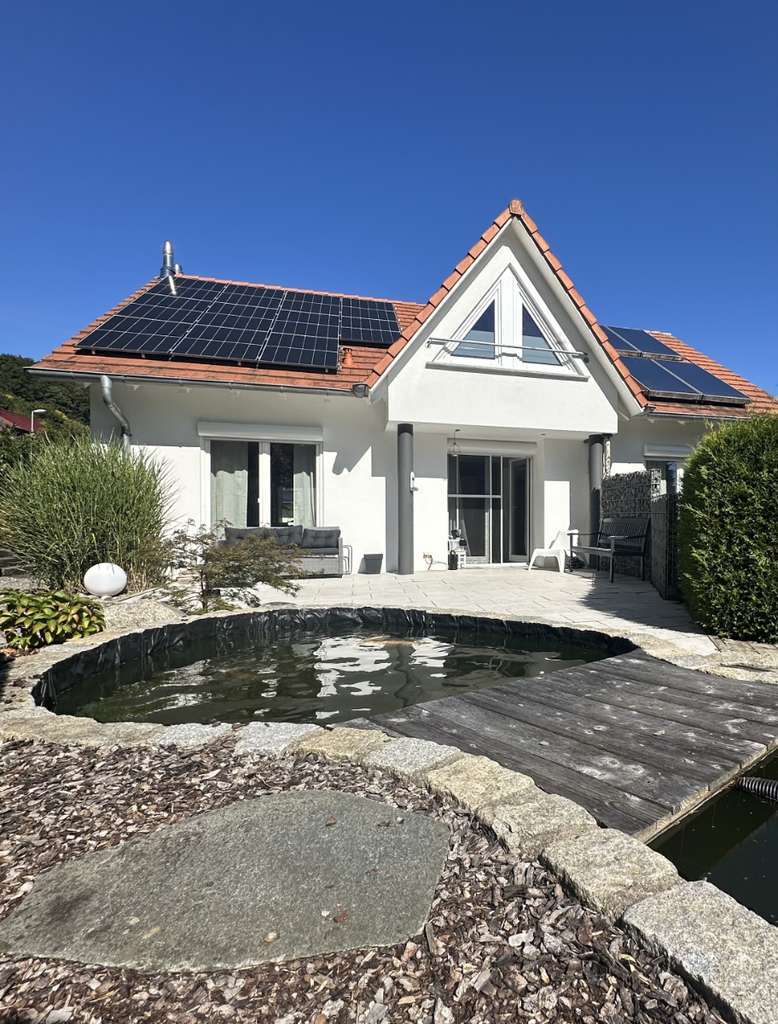 Immobilie in Straßberg - Einziehen & genießen: Energieeffizientes Traumhaus mit Gartenidylle und Einliegerwohnung - Bild 1