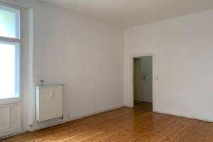 Stilvolle, geräumige und gepflegte 2-Zimmer-Wohnung mit Balkon und EBK in Charlottenburg, Berlin – Neue Kantstraße 11, 14057 Charlottenburg, Berlin – Vorschaubild 4