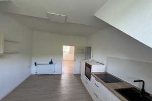 Freundliche 2-Zimmer-DG-Wohnung mit großer Wohnküche in Wuppertal – Uellendahlerstraße 452, 42109 Wuppertal – Vorschaubild 5