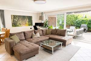 Haus-im-Haus-Charakter mit 30 m² Terrasse in ruhiger Lage in Hamburg-Bramfeld – Die vollständige Adresse der Immobilie erhältst du vom Anbieter., 22179 Bramfeld, Hamburg – Vorschaubild 1