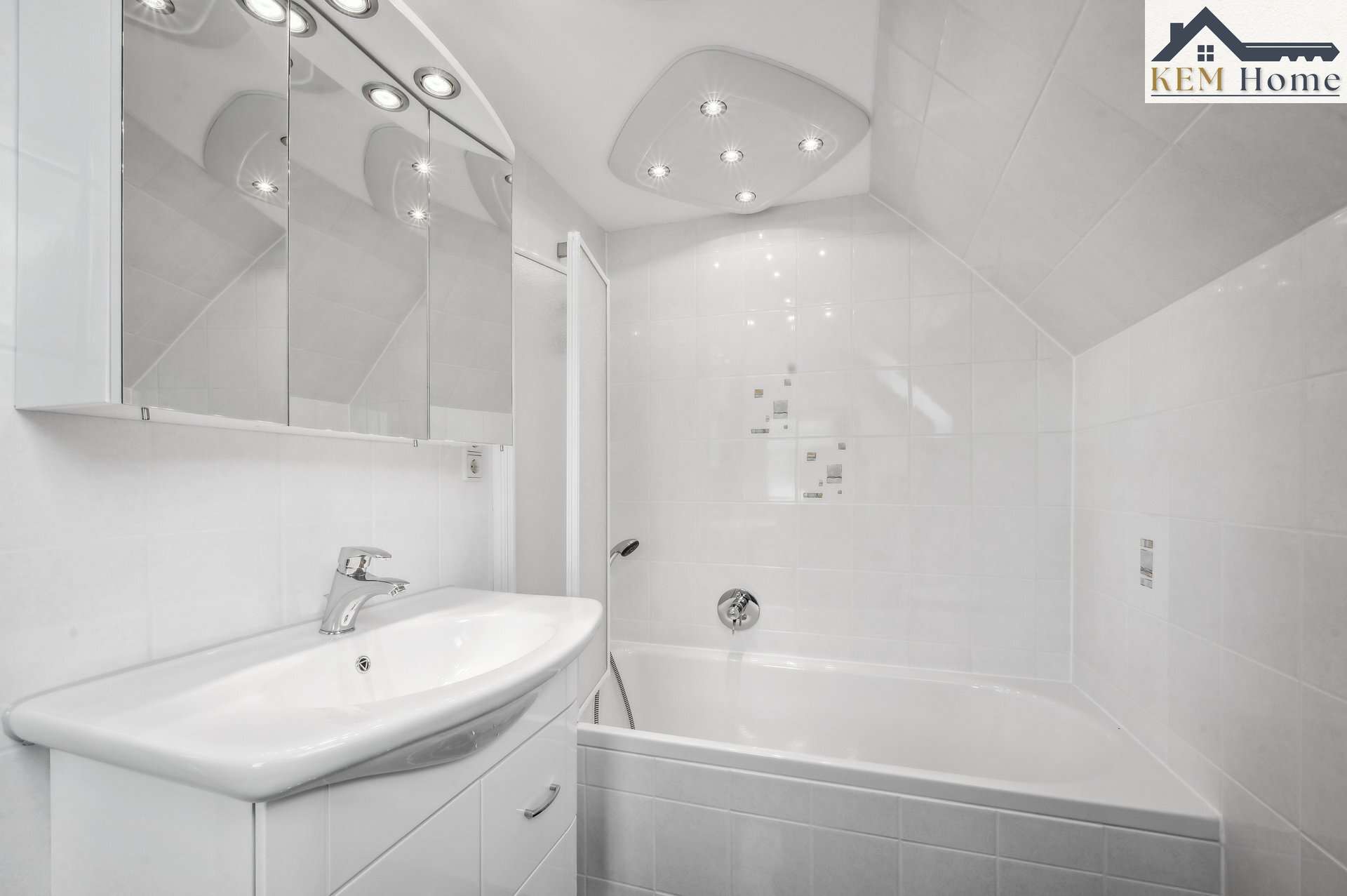 Immobilie in Hülsede - Wohnen wie im Resort – Dreifamilienhaus mit riesigem Grundstück & Vermietungspotenzial - Bild 2