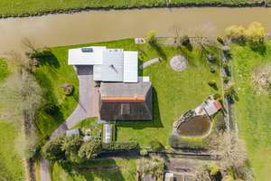 Einzigartiges Reetdachhaus in ruhiger Wasserlage in Ovelgönne! – Die vollständige Adresse der Immobilie erhältst du vom Anbieter., 26939 Ovelgönne – Vorschaubild 2