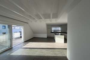 Moderne, sehr hochwertig ausgestattete 4,5 Zimmer-DG-Wohnung * EBK * großer Balkon * TG-Stellplatz – 71069 Sindelfingen – Vorschaubild 2
