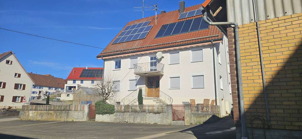 Immobilie in Hausen am Bussen - Großes Bauernhaus mit 10 Zimmern in Hausen am Bussen - Bild 0