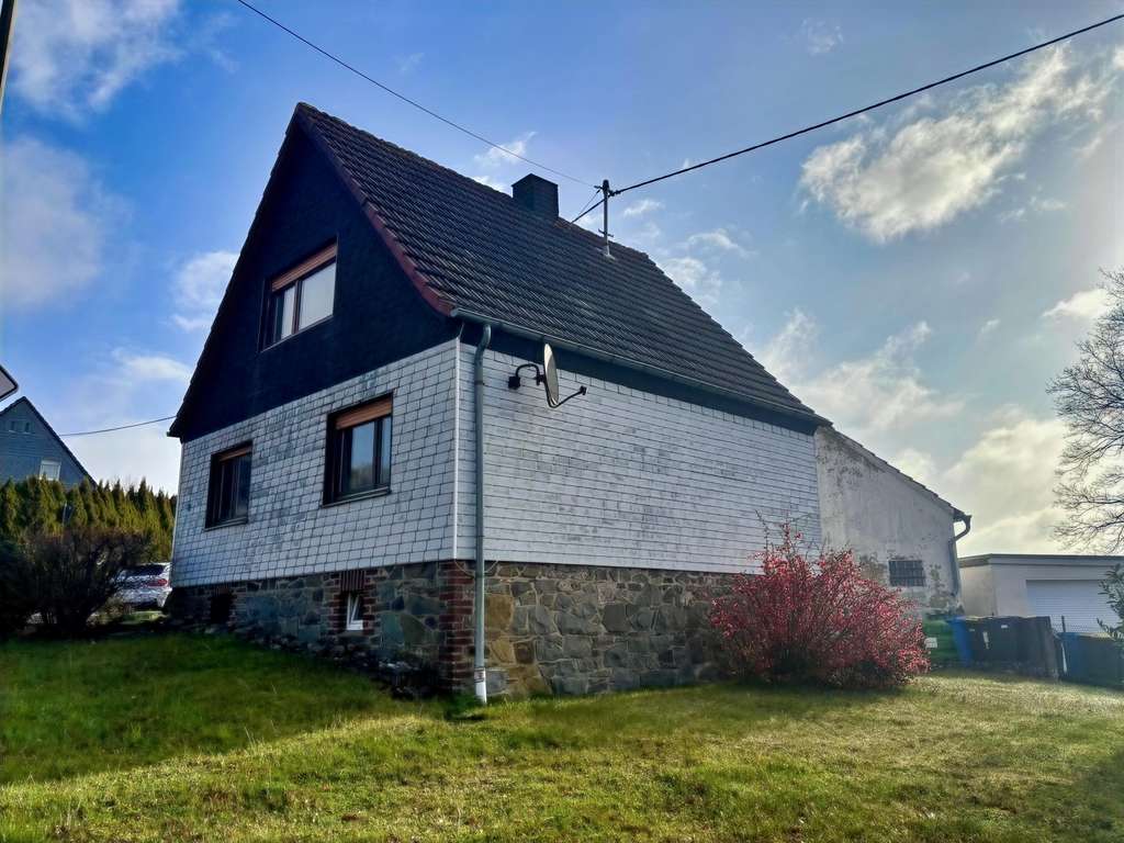 Immobilie in Birken-Honigsessen - Kompaktes Einfamilienhaus mit sep. Garagengebäude sowie großzügigem Grundstück - Bild 1