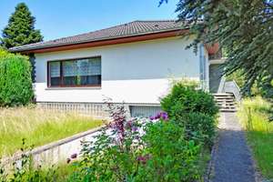 Walmdachbungalow auf 1.264 m² Traumgrundstück in begehrter Lage von Harleshausen