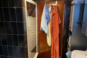 Stilvolle 3-Zimmer-Dachgeschosswohnung mit großem Balkon und EBK in Hamburg – Reetkükenweg 22, 21147 Hausbruch, Hamburg – Vorschaubild 7