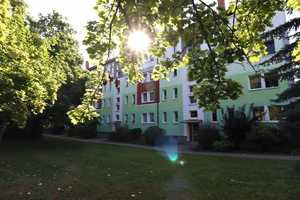 Hereinspaziert! 3 Zimmer, Balkon und Bad mit Dusche – Albert-Schweitzer-Straße 2, 9116 Chemnitz – Vorschaubild 1