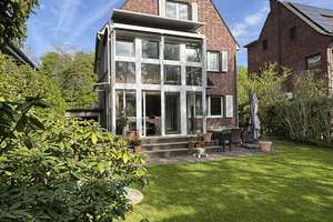 *Zeitlose Eleganz in Stockum!Altbau-Stadtvilla mit sonnigem Grundstück & Wintergarten*