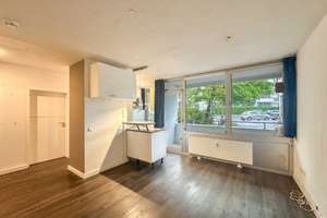 Bezugsfrei! Barrierearme Erdgeschosswohnung mit 2 Zimmern und Loggia in Köln-Ehrenfeld   – Die vollständige Adresse der Immobilie erhältst du vom Anbieter., 50825 Braunsfeld, Köln – Vorschaubild 2