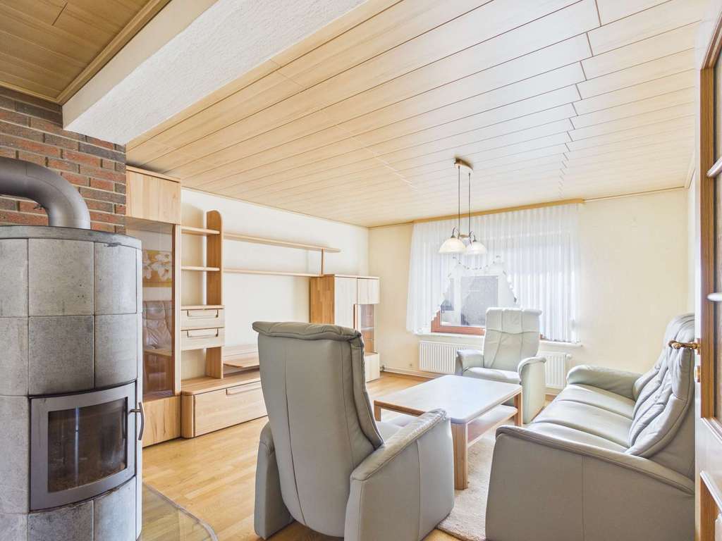 Immobilie in Schöppenstedt - 231 m2 Fachwerkhaus in idyllischer Feldrandlage, Wintergarten, Schwimmteich, Garage, Streuobstwiese - Bild 3