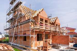 Im Umbau befindliches Vierfamilienhaus nebst geplanter Garage und 5 Stellplätzen