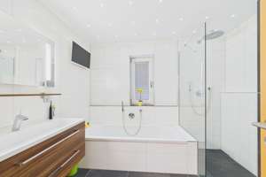 Luxus-Doppelhaushälfte mit Smart Home, Pool, Premium-Küche, Heimkino, Kamin & Wintergarten – Die vollständige Adresse der Immobilie erhältst du vom Anbieter., 86899 Landsberg am Lech – Vorschaubild 16