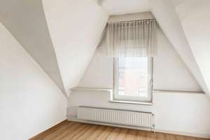 Gemütliche Dachgeschosswohnung mit Potenzial in einem ruhigen Altbau – Schillerstraße 12, 46047 Marienkirche, Oberhausen – Vorschaubild 5