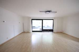 Große 3-Zimmer-Wohnung mit 2 Balkonen in direkter Rheinlage