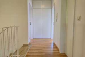 IDYLIC & SPACIOUS LIVING! Charming semi-detached house with secluded garden *Dog allowed* – Main-Taunus-Kreis – Vorschaubild 12