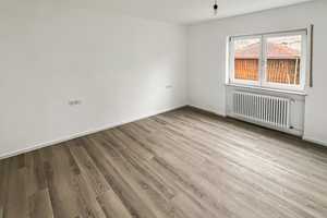 “Zweifamilienhaus mit Garten und Doppelgarage – Vielseitig nutzbar in ruhiger Lage” – Emmendingen (Kreis) – Vorschaubild 5