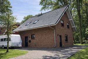 Liebe auf den ersten Blick!
Modernes Einfamilienhaus in Rheine Elte mit Wohlfühlgarantie! – Die vollständige Adresse der Immobilie erhältst du vom Anbieter., 48432 Rheine – Vorschaubild 1
