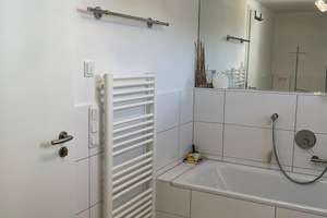 Lichterfüllte 3-Zimmer ETW mit außergewöhnlichem Grundriss und großzügigem Westbalkon im 1.OG! – Hallstätter Str. 12, 81249 Lochhausen, München – Vorschaubild 5