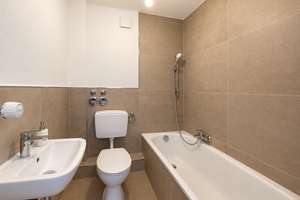 Modern renovierte 2-Zimmer-Wohnung mit Balkon & Duplex-Stellplatz – 60386 Fechenheim, Frankfurt am Main – Vorschaubild 5