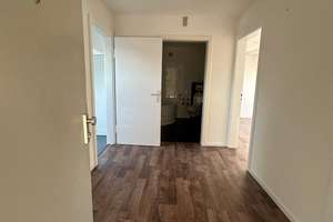 3-Zimmer-Dachgeschosswohnung mit Einbauküche in Wuppertal – Schützenstraße 73, 42281 Barmen, Wuppertal – Vorschaubild 2