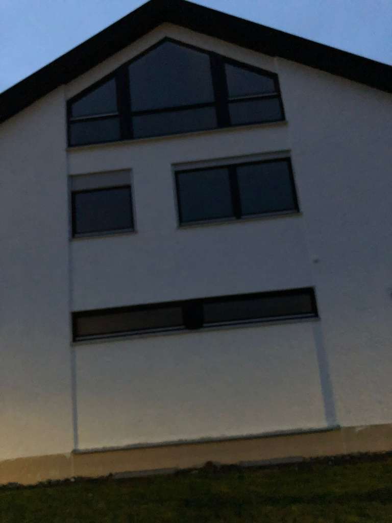Immobilie in Neresheim - 4-Familienhaus mit zwei freien Wohnungen, 2 Garagen und Solar. - Bild 3