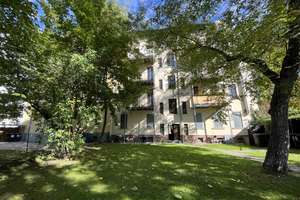 *Sonniger Balkon und eine sehr schöne 2-Zimmer Wohnung mit EBK*