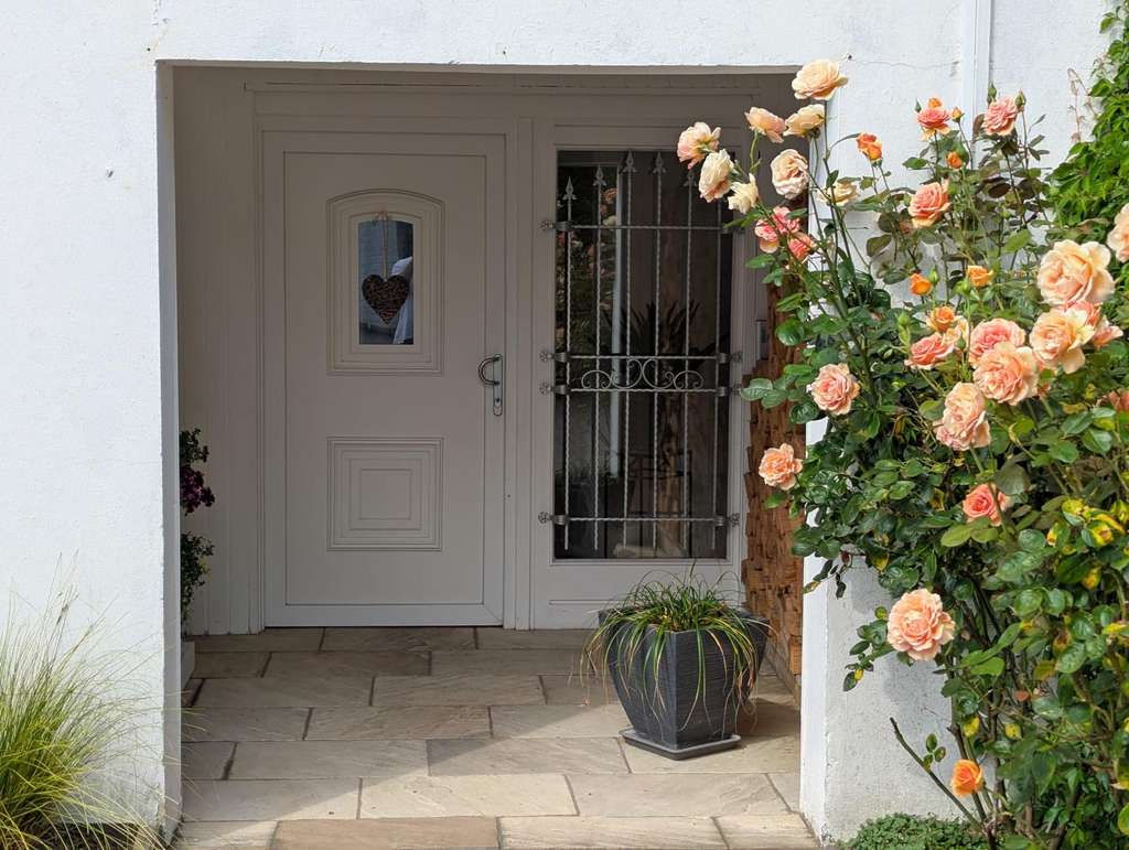 Immobilie in Neustadt am Rübenberge - Helle 3–4-Zimmer-Wohnung mit großer Dachterrasse, Kamin, Sauna und Garage in Neustadt am Rübenberge - Bild 1