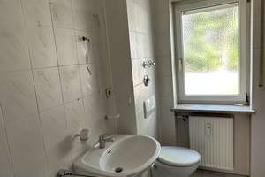 Frisch renovierte 3,5-Zimmer-Wohnung mit Garten – 81929 Daglfing, München – Vorschaubild 3