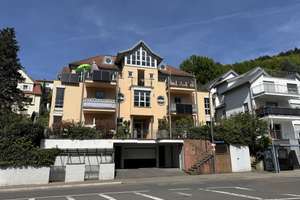 Schöne Penthouse - Masionettewohnung mit großer Terrasse 