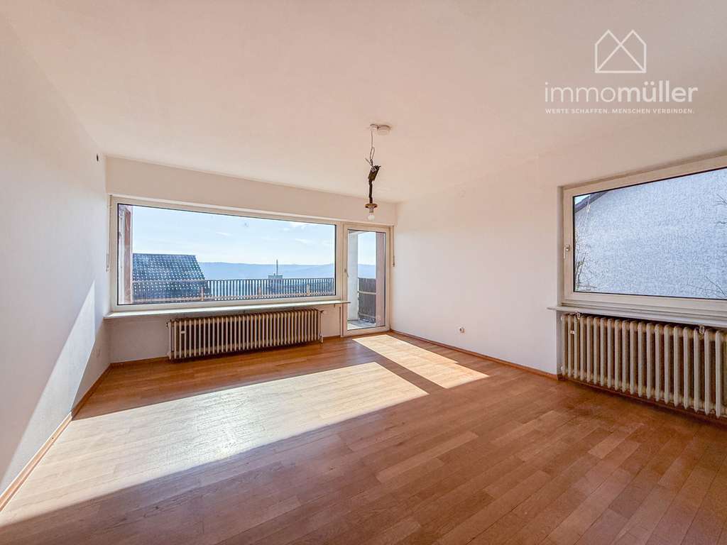 Immobilie in Eisenberg (Pfalz) - Gestalten statt suchen – Haus auf Hanglage mit Aussicht und viel Platz für Ihre Ideen. - Bild 4