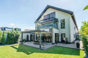 Exklusives Wohnerlebnis: Traumhaftes Zweifamilienhaus mit Garten und toller Ausstattung. – Die vollständige Adresse der Immobilie erhältst du vom Anbieter., 50259 Pulheim – Vorschaubild 2