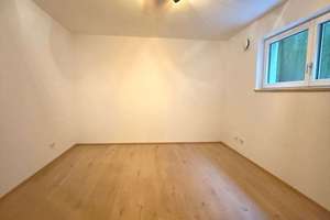 Traumhafte EG-Wohnung auf zwei Ebenen mit viel Platz, Südterrasse – Silberblattstr. 9, 81375 Großhadern, München – Vorschaubild 9