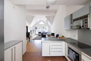 Großzügige 4-Zimmer-Dachgeschosswohnung mit beeindruckender Raumhöhe, Kamin und zwei Balkonen – Die vollständige Adresse der Immobilie erhältst du vom Anbieter., 81827 Waldtrudering, München – Vorschaubild 10