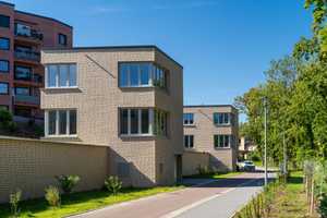 Wohnen an der Saale - Stadtvilla mit viel Komfort, Terrasse und Garten, Garage – Zum Böllberger Ufer 10, 6128 Halle (Saale) – Vorschaubild 1