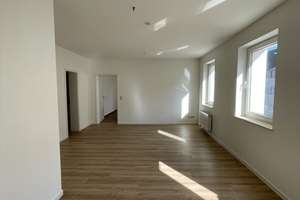 Frisch sanierte 4-Raum-Wohnung mit Balkon!