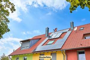 Reihenendhaus mit 2 Garagenstellplätzen und Balkon