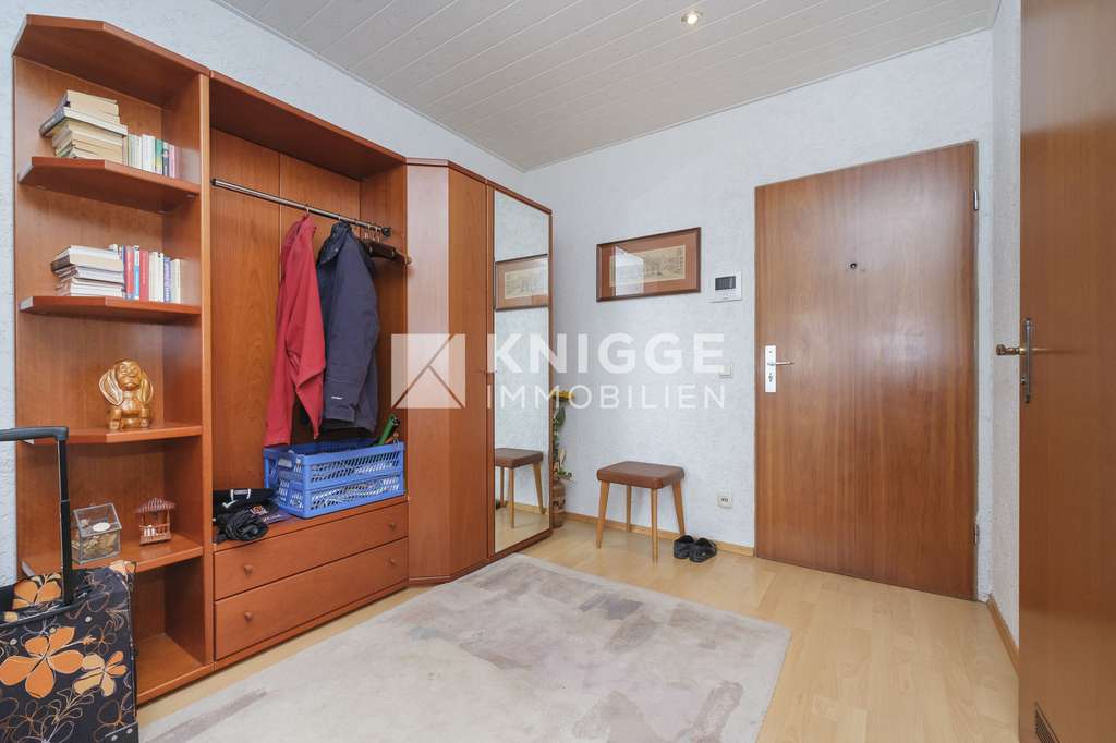 Immobilie in Bergisch Gladbach - +++ 3540 - Großzügige 4-Zimmer-Wohnung in beliebter Lage mit Weitblick und TG-Stellplatz +++ - Bild 4