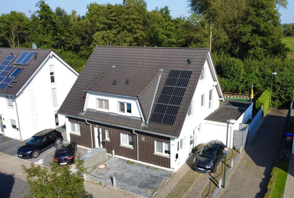 Angebotsverfahren: Doppelhaushälfte in Lünen-Gahmen! Mit Küche, Garage, Garten und PV-Anlage!