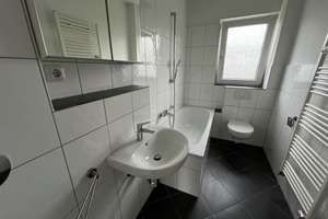 Sie suchen 3 Zi-Whng. - weisses Wannenbad mit Fenster und Balkon - Duisburg – Brahmstr. 26, 47226 Rheinhausen-Mitte, Duisburg – Vorschaubild 2