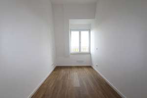 ** Helle 4 Zimmer im Dachgeschoss * offene Küche mit EBK * 2 Bäder * Loggia! – Beckerstraße 3, 4179 Neulindenau, Leipzig – Vorschaubild 8