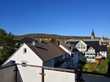 Blick über den Dächern Bad Driburgs   ... und auf die Iburg