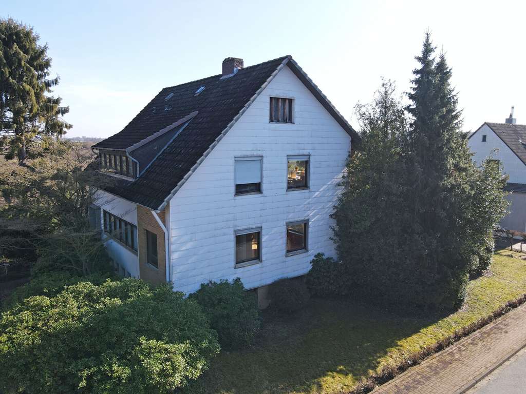 Immobilie in Seelze - In Feldrandlage - Zweifamilienhaus mit Sanierungsbedarf! - Bild 1