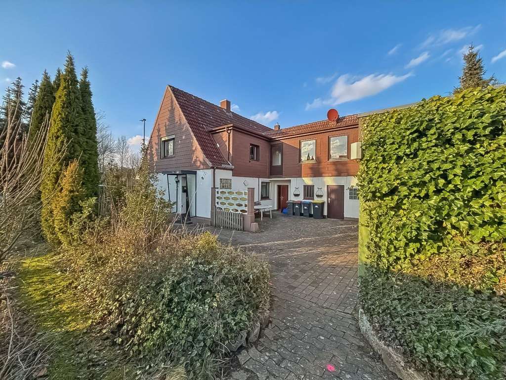 Immobilie in Eutin - Modernisierungsbedürftige Doppelhaushälfte in zentrumsnaher Lage von Eutin - Bild 0