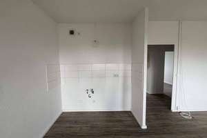 Familienfreundliche 4-Zimmer Wohnung mit Balkon in Zwickau, Neuplanitz – Dortmunder Straße 20, 8062 Neuplanitz, Zwickau – Vorschaubild 4