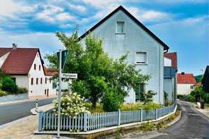 *FAMILIENFREUNDLICH & UMFASSEND MODERNISIERT* Sofort beziehbares Haus mit Nebengebäuden und Garten, – Die vollständige Adresse der Immobilie erhältst du vom Anbieter., 97514 Oberaurach – Vorschaubild 4