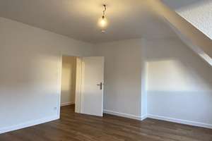 Wohntraum: Frisch sanierte, helle Dachgeschosswohnung in Düsseldorf-Gerresheim – Sonnbornstraße 18, 40625 Gerresheim, Düsseldorf – Vorschaubild 3